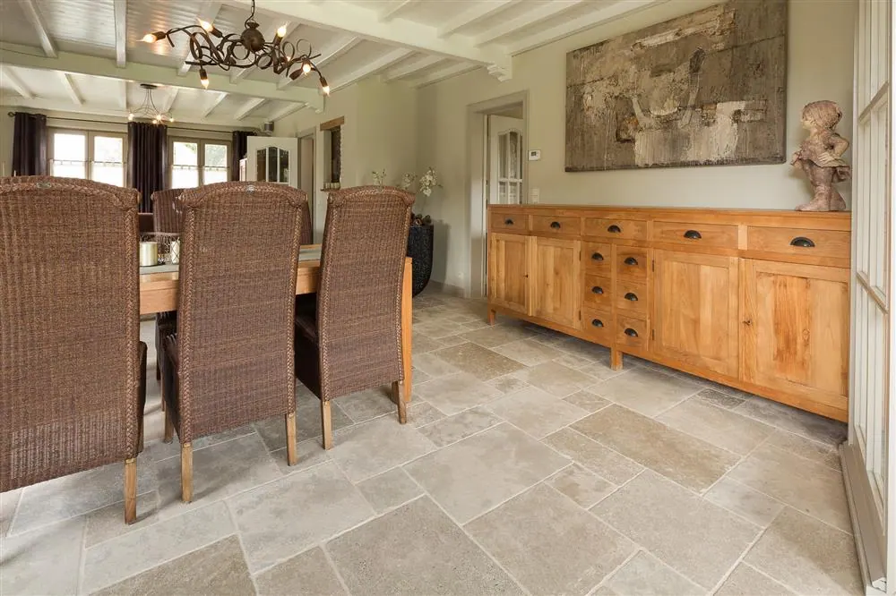 Fezera beige limestone floor